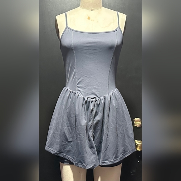 4 Dresses - Picture 9 of 9